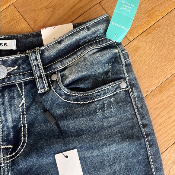 Vigoss Blue Embroidered Jeans Floral Design slim bootcut size 4 34 long midrise - Picture 10 of 11